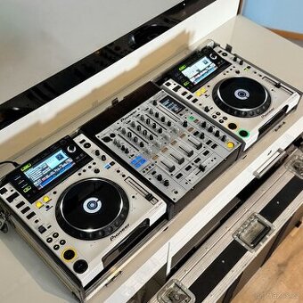 Pioneer CDJ2000 + DJM800
