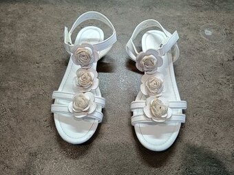 Prodám dívčí balerínky vel. 34