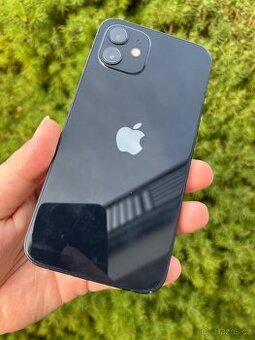 iPhone 12 64 lehce opotřebený
