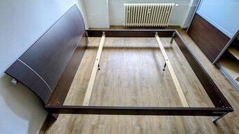 rám postele + 2 noční stolky + komoda - 1