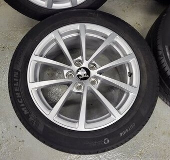 Originál 17" Audi A6 5x112 VW Škoda letní pneu