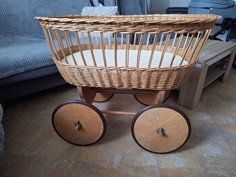 Proutěný koš na miminko