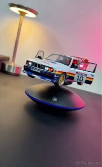 levitující držák na modely aut nebo výstavu jiných věcí