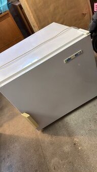 mrazák Calex (57 litrů)