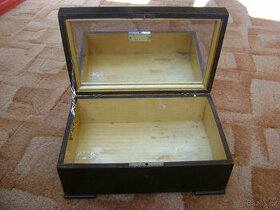 Dřevěná skříňka - 1