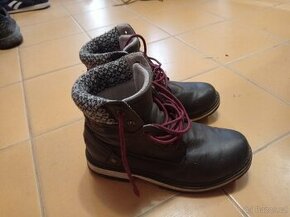 Kotníkové boty Umbro vel. 38