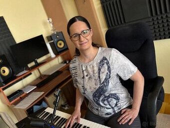 Živá hudba/Dj - Nikola Hamplová