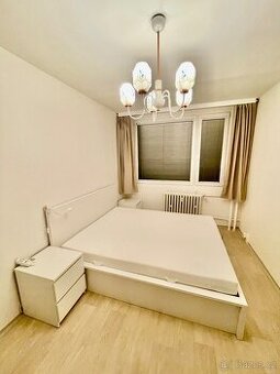 Postel Ikea s uloznxm prostorem a matraci 160/200