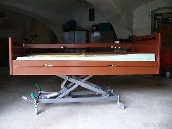 Daruji polohovaci zdravotní postel - 1
