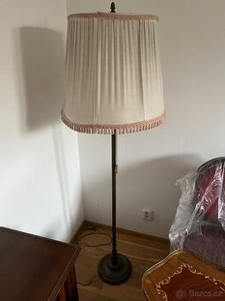 Lampa s širmem