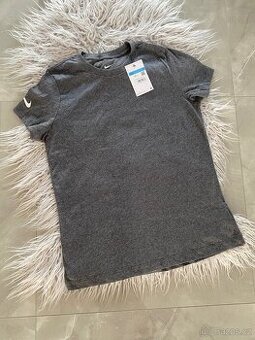 Nové dámské tričko Nike originál vel. M, 100% bavlna