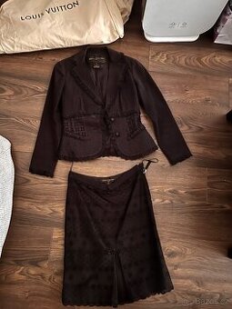louis vuitton kostýmek vel.38 pc: 5300euro