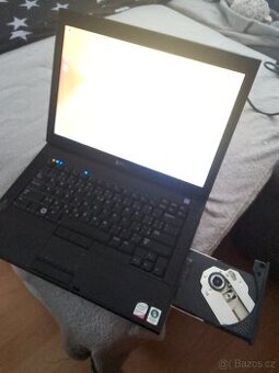 Dell Latitude E6400 Rám 3 GB HDD 320 baterie K.O