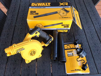DCV100 DeWALT 18VOLT Aku průmyslový fukar, Bez baterie a nab