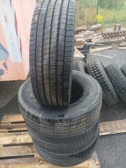 Pneu Michelin   245 70 17,5 - 1