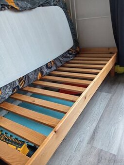 Dětská postel s matraci