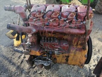 Motor Zetor 7201 z terénní Desty, včetně příslušenství