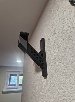 Držák na motocyklovou helmu