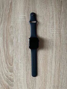 Apple Watch 7 45 mm s příslušenstvím