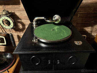 Starožitný gramofon v nevídáném top stavu.