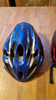 Cyklistická helma + 1 zdarma Brno