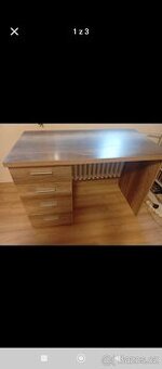 Prodám psaci stůl plocha stolu je skrabnuta 4:šuplíky materi