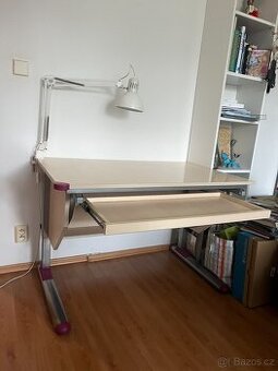 Rostoucí psací stůl