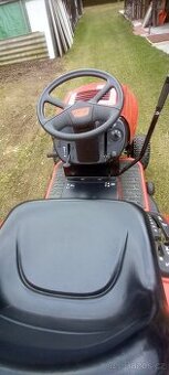 Zahradní traktúrek