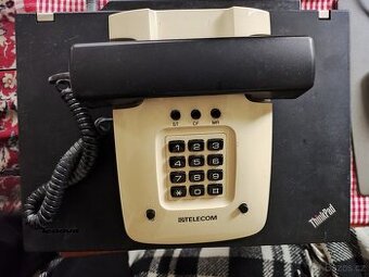 funkční retro telefon