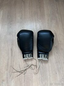 Staré boxerské rukavice