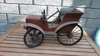 Staré kovové autíčko,auto