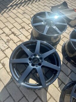 TOP: Sada R18 ALU kol Mercedes-Benz AMG 5x112