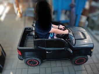 Dětské elektrické auto