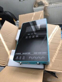 Solární invertor, měnič 4500w 24v