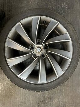 Sada zimních pneu R18