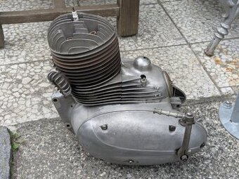 Jawa 250 Pérák-motor