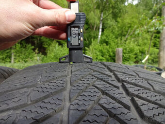 Audi Q7 / Q8 - 2x zimní pneu Bridgestone 265/45/21