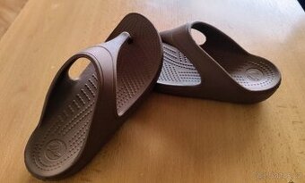 Žabky Crocs Sloane Platform Flip W6