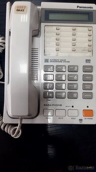 Klasický stolní telefon
