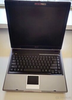 Funkční starší notebook Asus