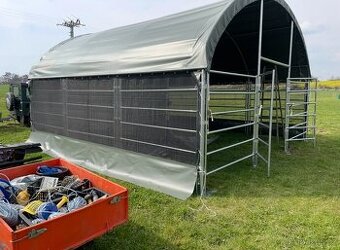 Prodám přístřešek pro zvířata 6×6 m včetně hrazení a plachet - 1