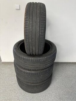 Letní pneu Pirelli 245/45R20 a 275/40R20