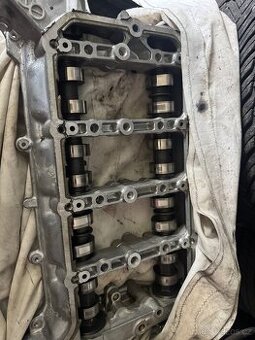 Vačkové hřídele Toyota Corolla ZWE211