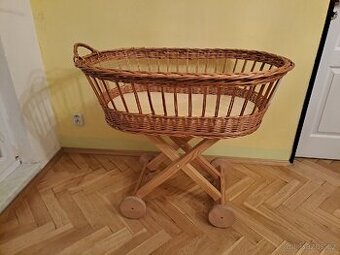 Proutěný koš na miminko