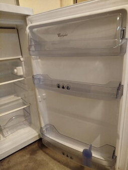 mala lednicka s mrazkem