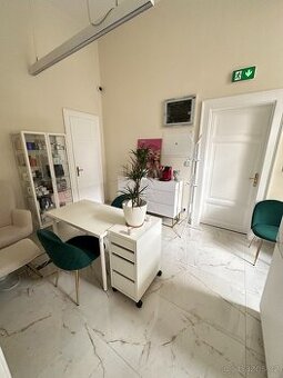 Pronájem místa na manikúru/pedikúru - Praha 1