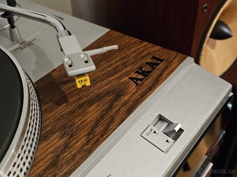 Gramofon AKAI DirectDrive s garancemi