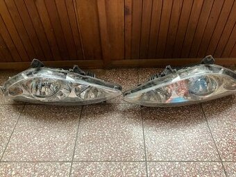 Peugeot přední světlomet