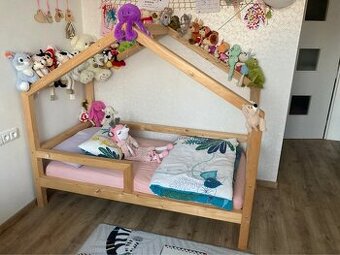 Domečková postel + kvalitní matrace TOP STAV