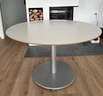 Jídelní stůl kulatý bílý